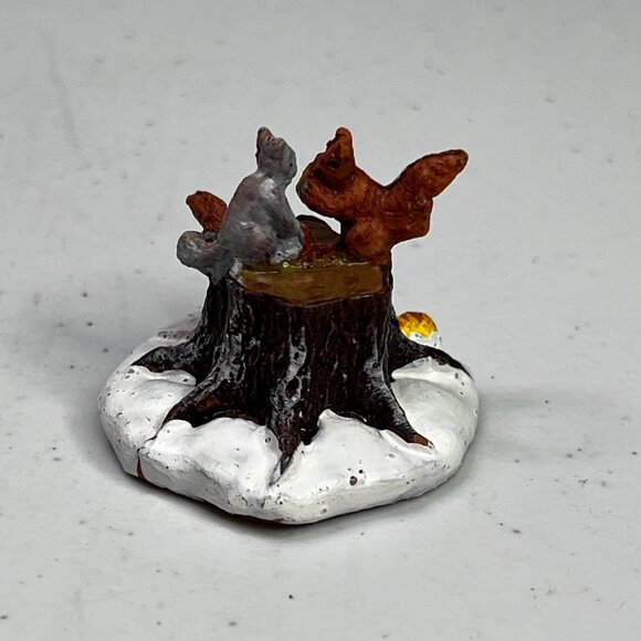 Vintage Lemax Chipmunks Christmas Village Figurine From 2003 - Picture 2 of 8